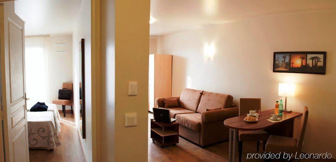 Villa Val Senart 1Ere Avenue Кенси-су-Сенар Номер фото