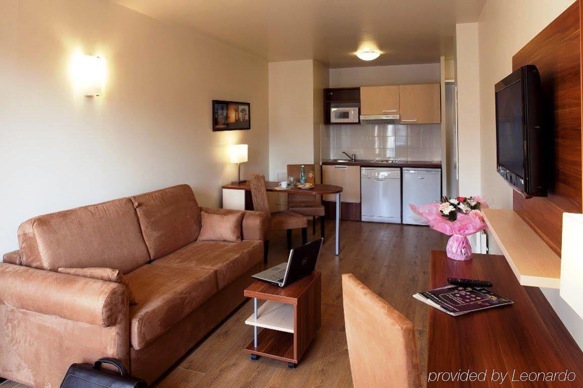 Villa Val Senart 1Ere Avenue Кенси-су-Сенар Номер фото